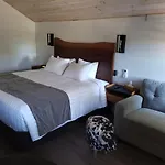 Adventure The Bruce Inn - Recently Renovated With Outdoor Hot Tub