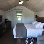Adventure The Bruce Inn - Recently Renovated With Outdoor Hot Tub