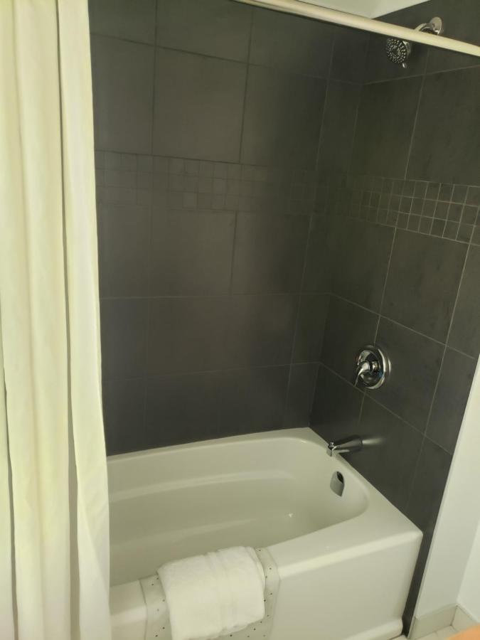 Motel Adventure The Bruce - Recently Renovated With Outdoor Hot Tub Tobermory