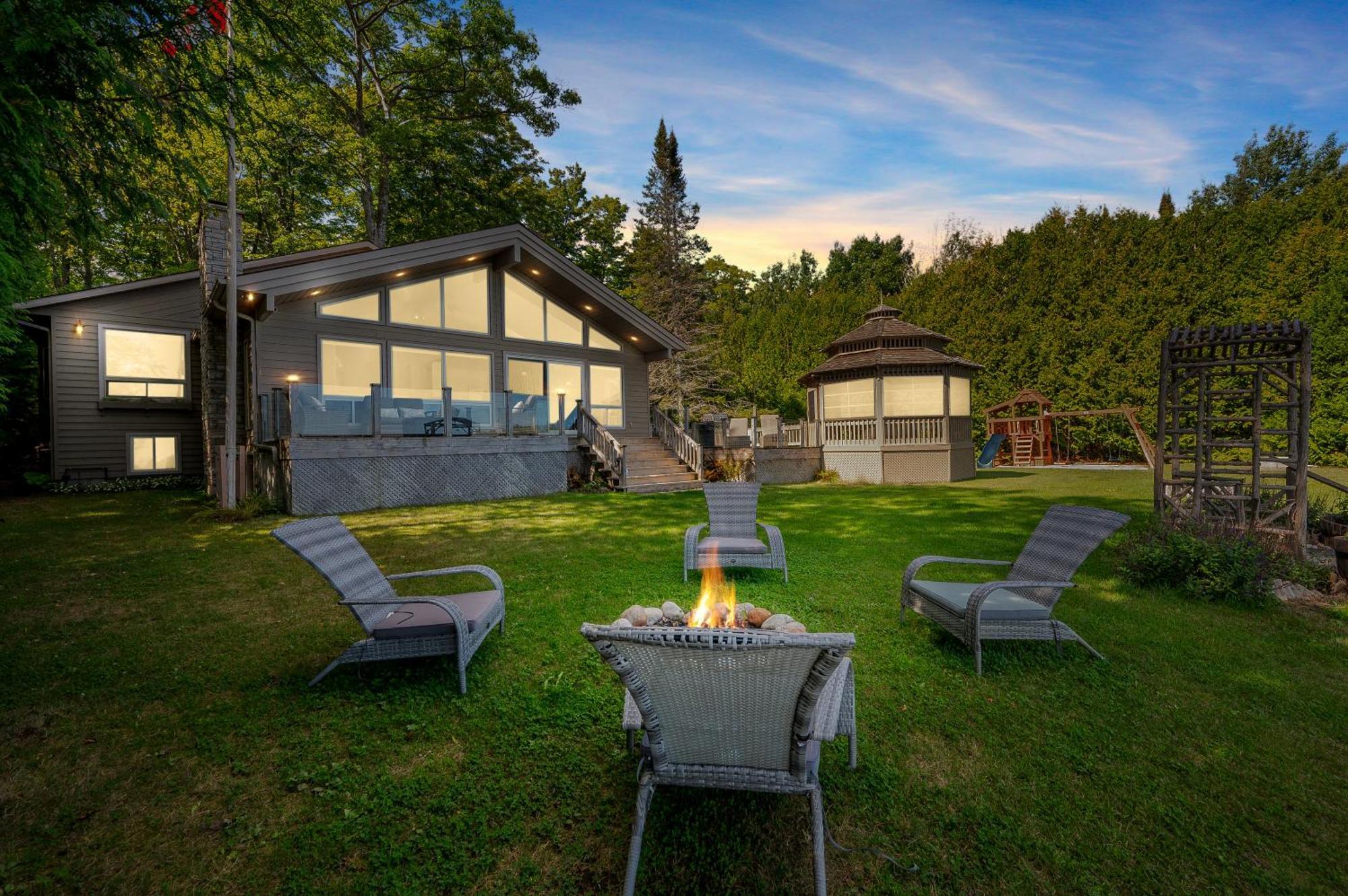 Grotto Escape Unwind At Cameron Lakehouse Holiday home